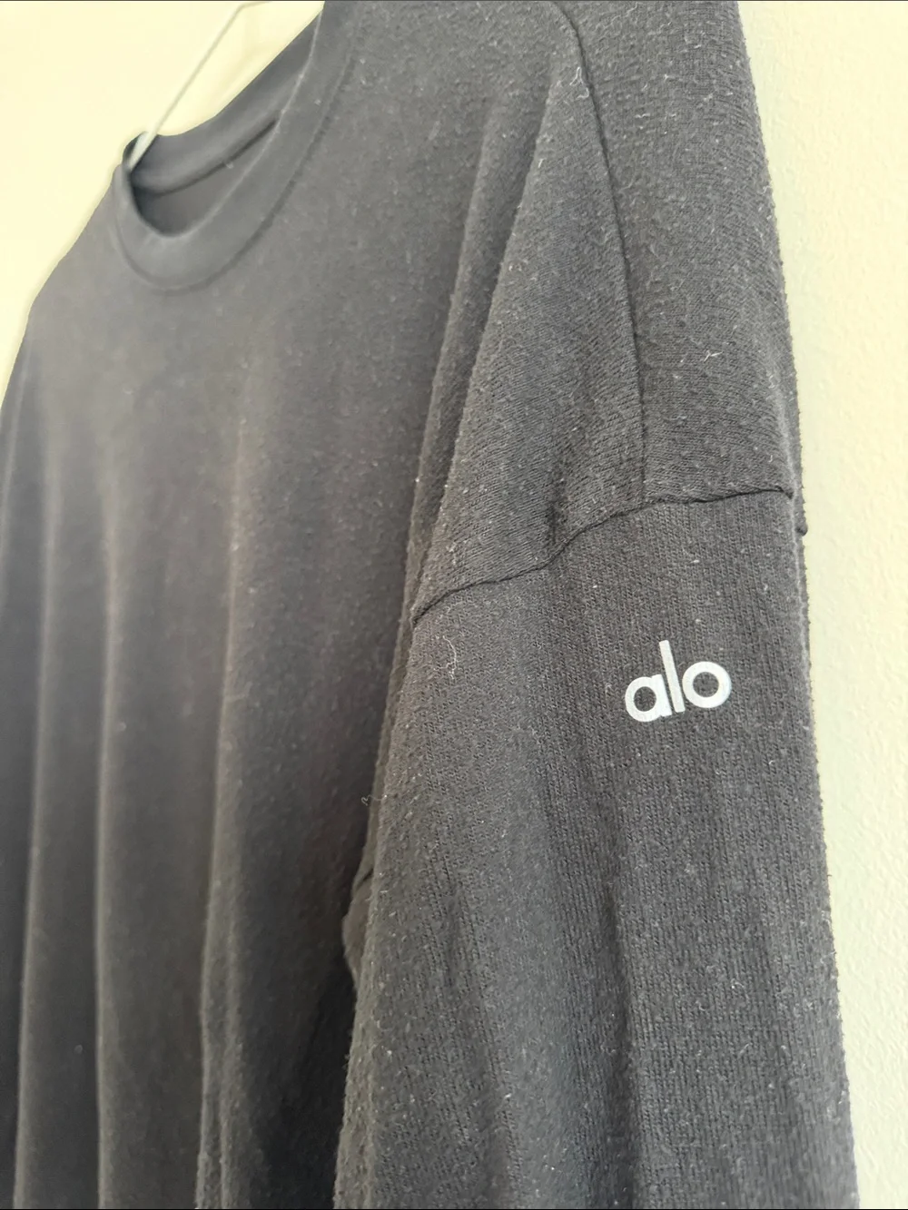 ALO Yoga Women’s Black Crewneck Pullover Thin Sweatshirt